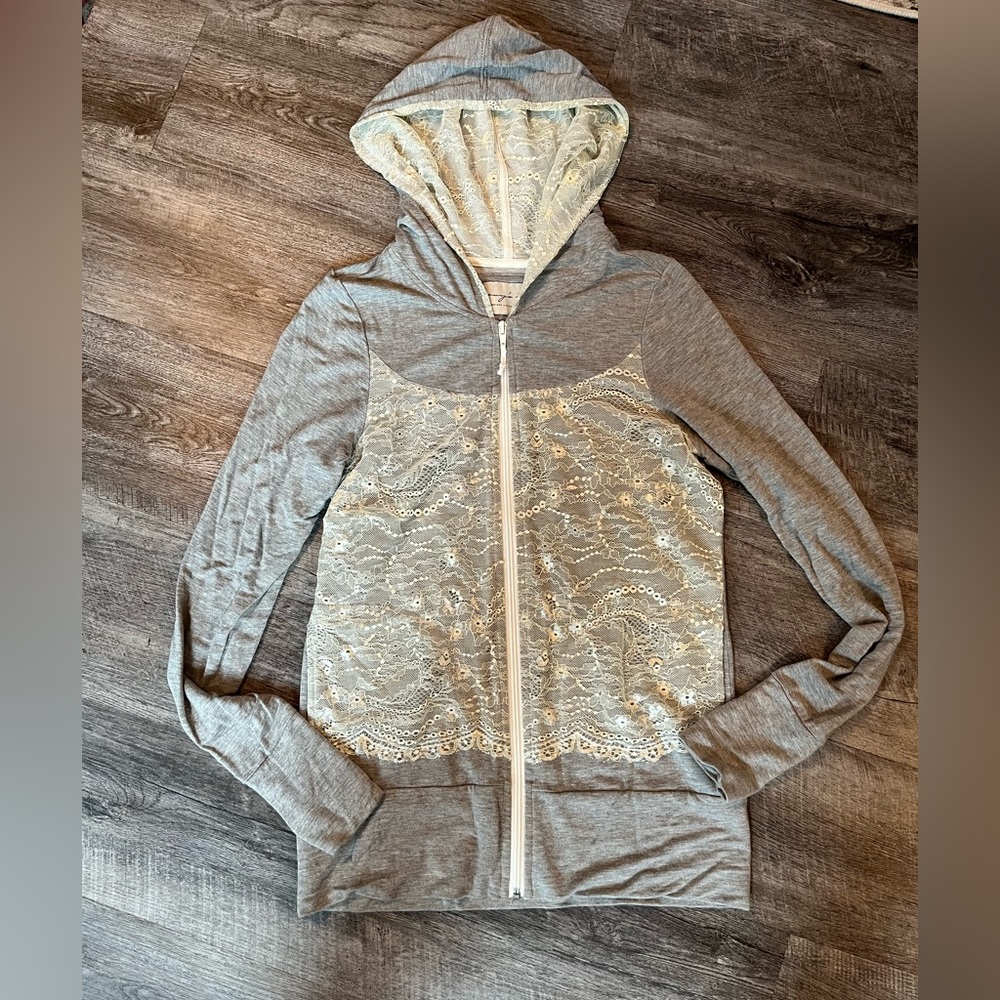 Evy’s Tree Gray Lace Hoodie Size Medium